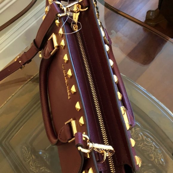 Authentic Michael Kors studded medium Selma handba - Picture 4 of 8